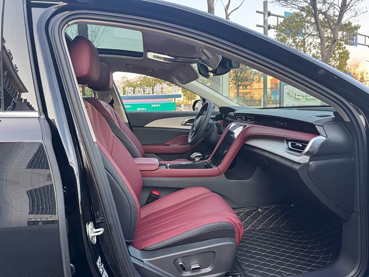 Фото 9 - Hongqi H5