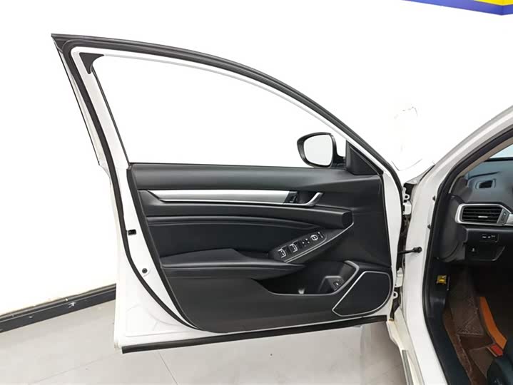 Фото 7 - Honda Accord