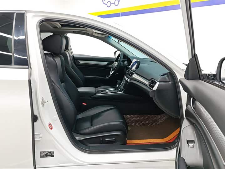 Фото 8 - Honda Accord