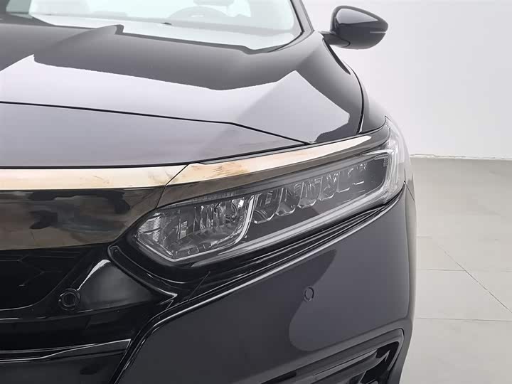 Фото 7 - Honda Accord