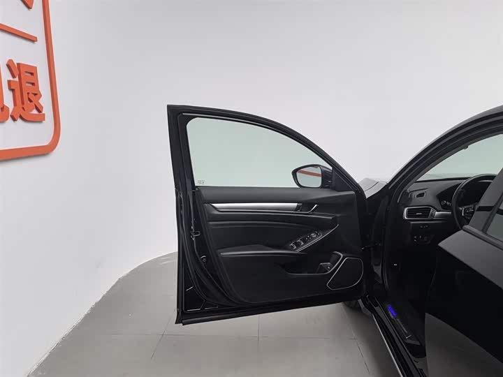 Фото 8 - Honda Accord