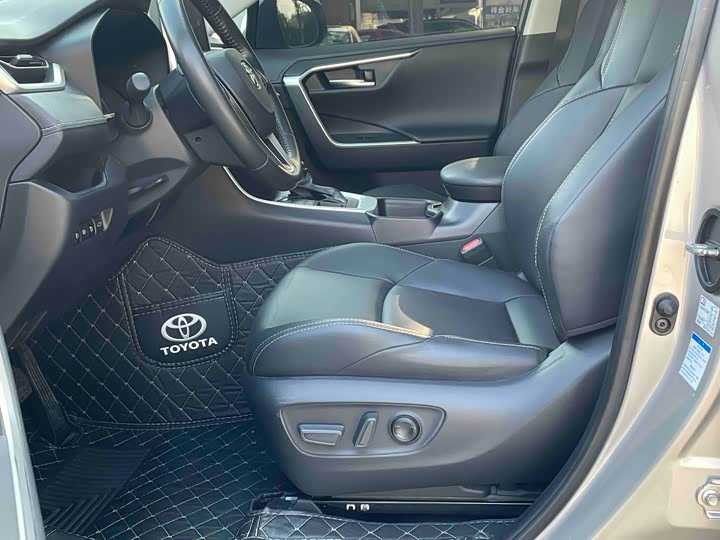 Фото 4 - Toyota Wildlander