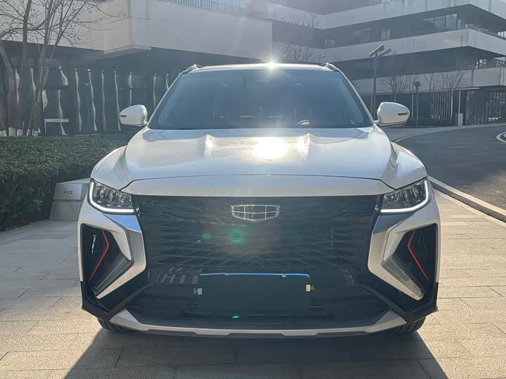 Фото 2 - Geely Atlas