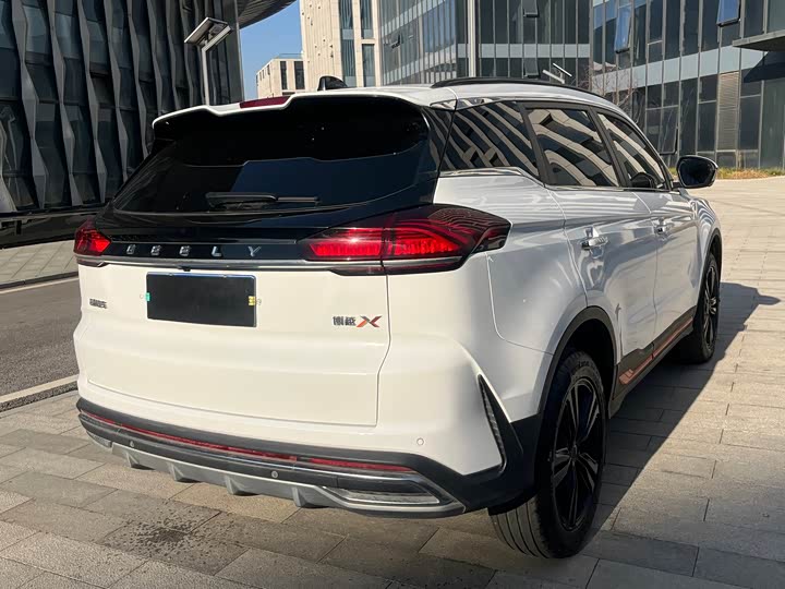 Фото 4 - Geely Atlas