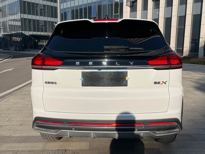 Фото 5 - Geely Atlas