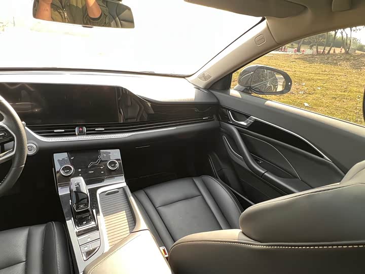 Фото 6 - Bestune B70