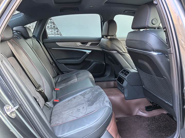 Фото 5 - Audi A6L