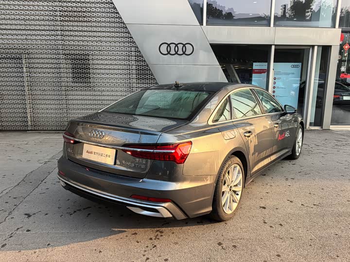 Фото 8 - Audi A6L