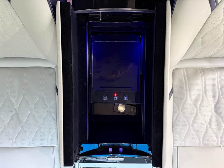 Фото 8 - Buick GL8 ES