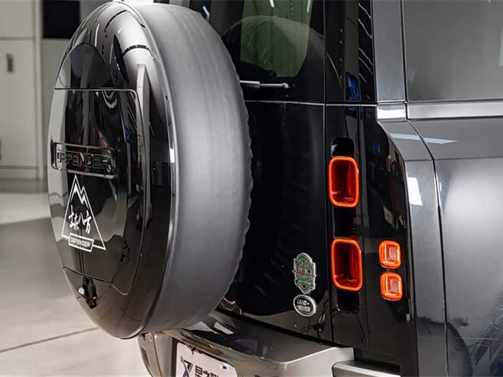 Фото 9 - Land Rover Defender