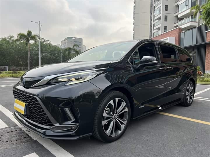 Фото 1 - Toyota Granvia