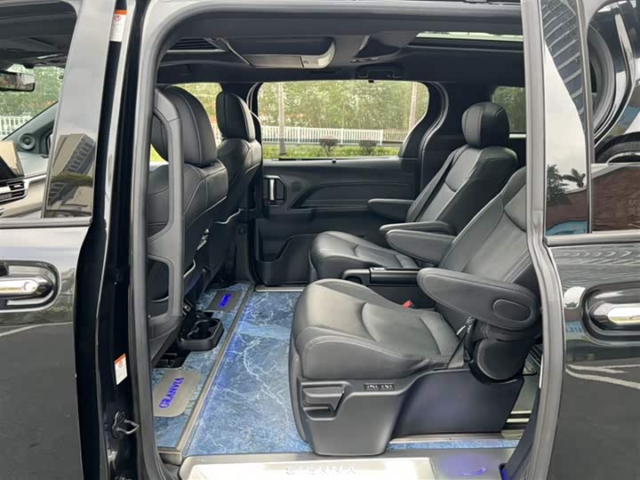 Фото 6 - Toyota Granvia