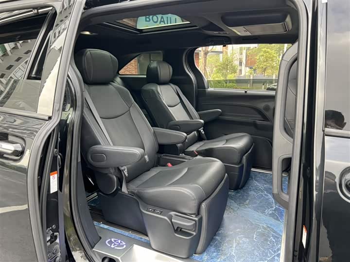 Фото 7 - Toyota Granvia