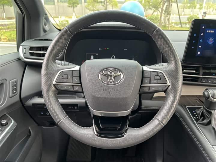 Фото 9 - Toyota Granvia