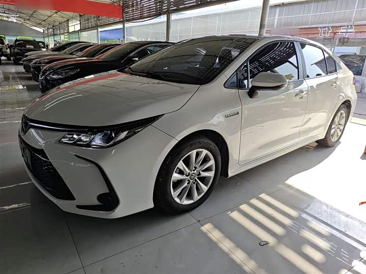 Фото 2 - Toyota Corolla