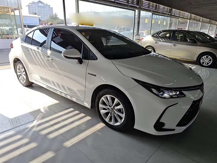 Фото 4 - Toyota Corolla