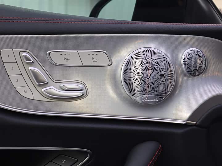 Фото 9 - Mercedes-Benz E-Class AMG