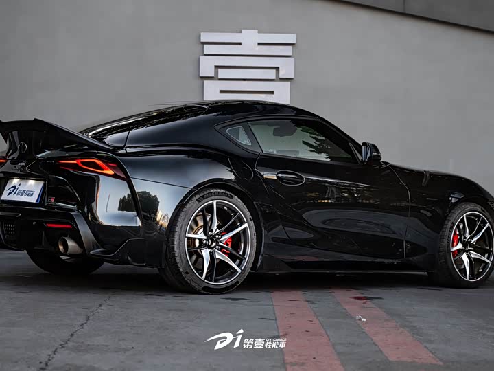 Фото 3 - Toyota Supra