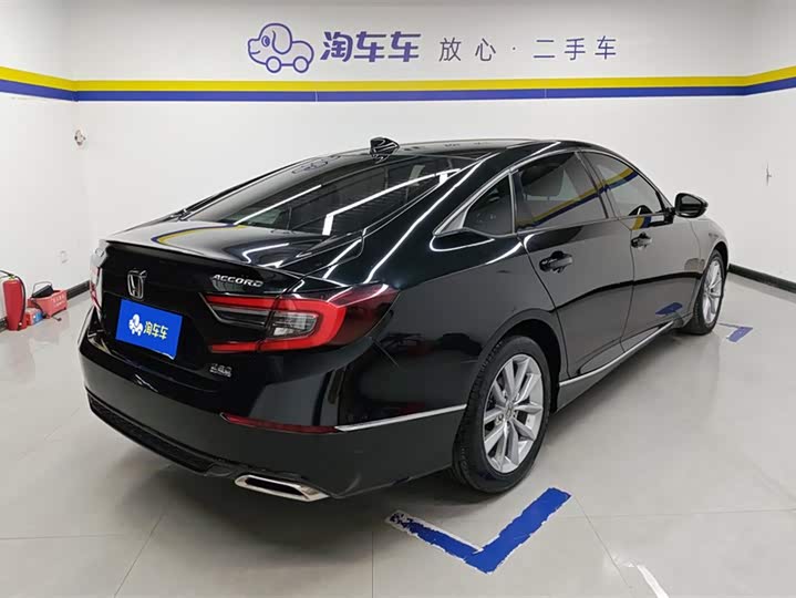 Фото 3 - Honda Accord