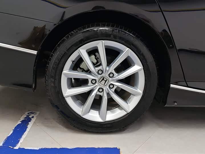 Фото 6 - Honda Accord