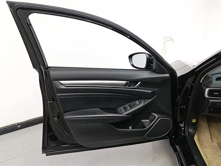 Фото 7 - Honda Accord