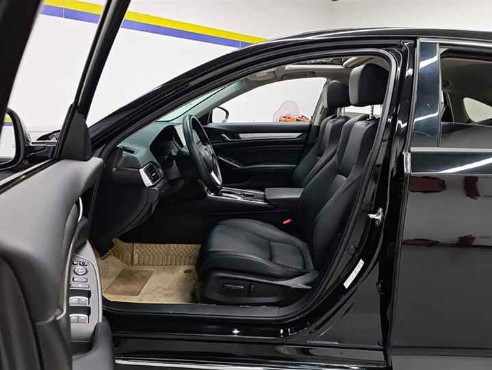 Фото 9 - Honda Accord