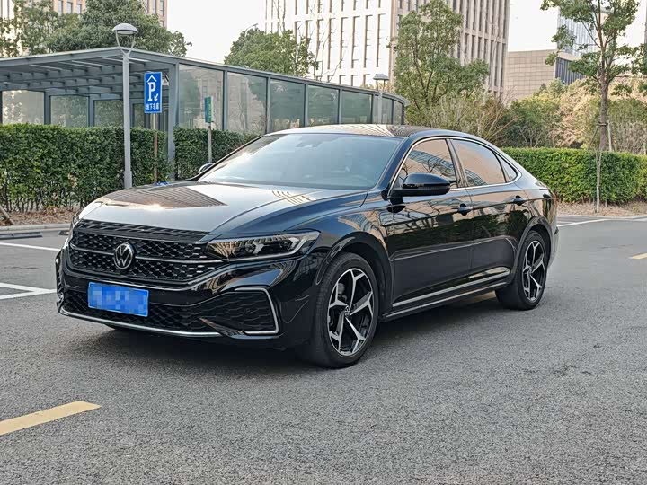 Фото 1 - Volkswagen Passat