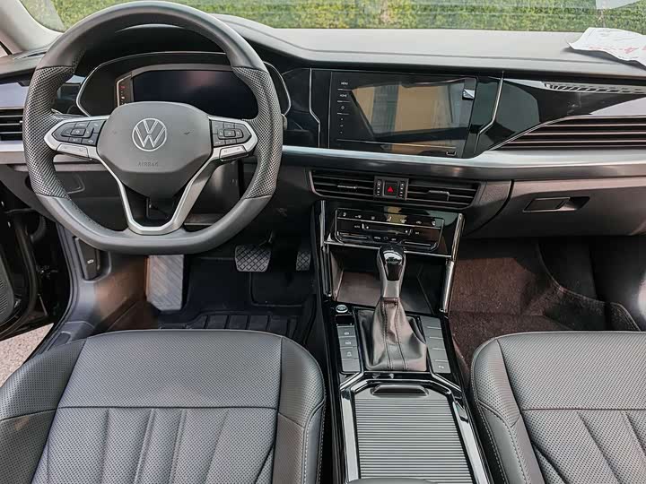 Фото 7 - Volkswagen Passat