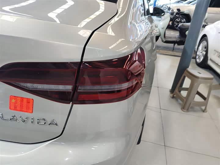 Фото 8 - Volkswagen Lavida