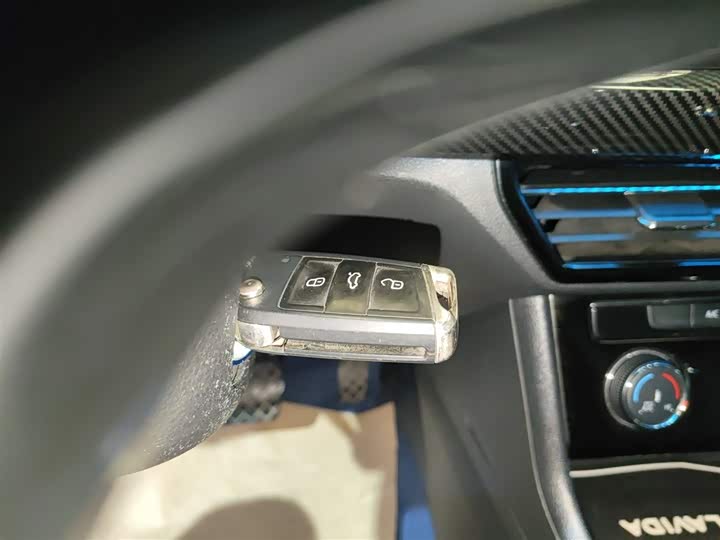 Фото 9 - Volkswagen Lavida