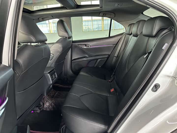 Фото 5 - Toyota Camry