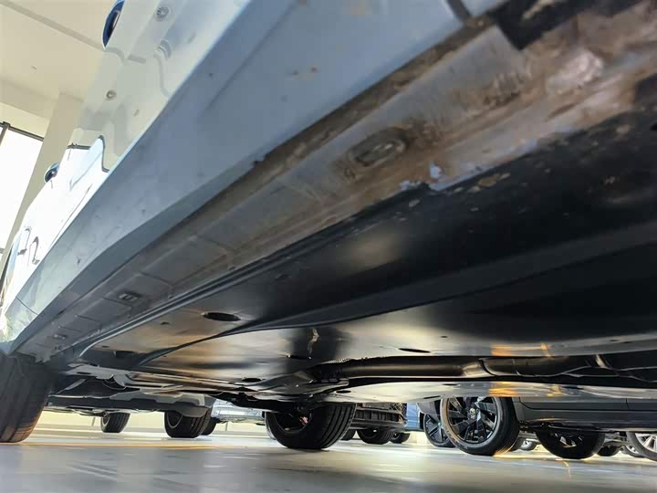 Фото 2 - Volkswagen Tiguan L Pro