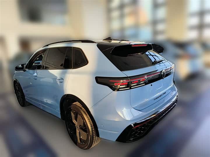 Фото 8 - Volkswagen Tiguan L Pro