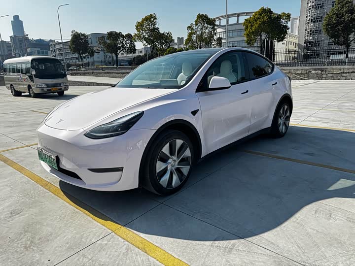 Фото 3 - Tesla Model Y