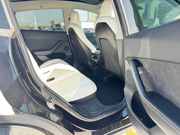 Фото 4 - Tesla Model Y