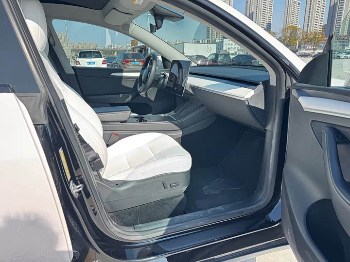 Фото 6 - Tesla Model Y