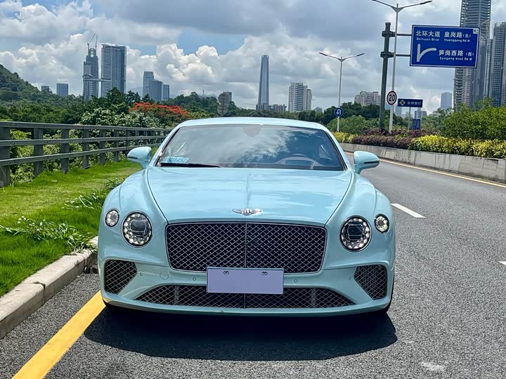 Фото 2 - Bentley Continental GT