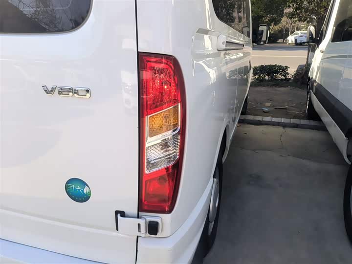 Фото 8 - Maxus V80