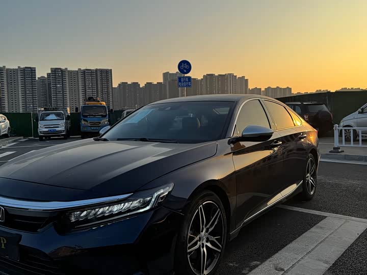 Фото 2 - Honda Inspire