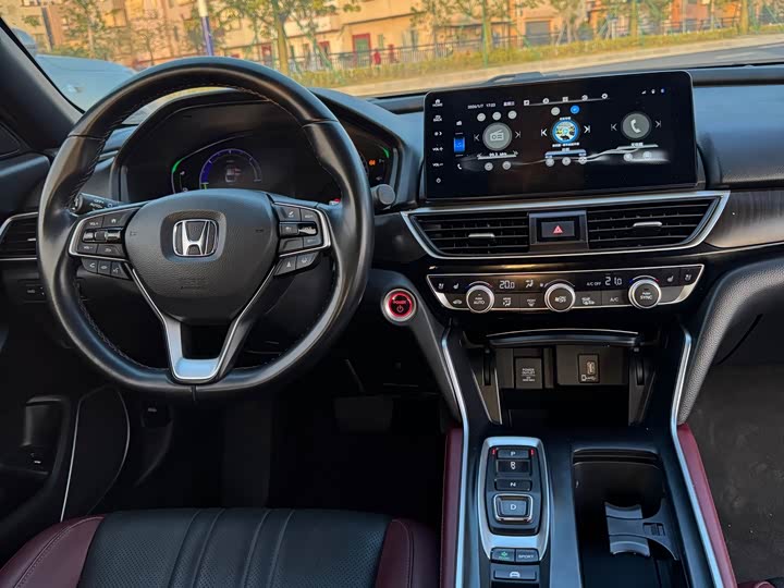 Фото 5 - Honda Inspire