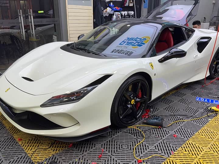 Фото 1 - Ferrari F8