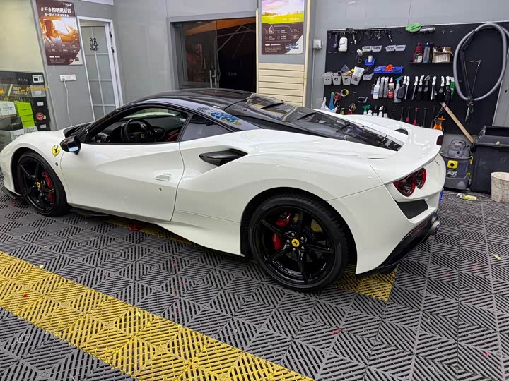 Фото 3 - Ferrari F8