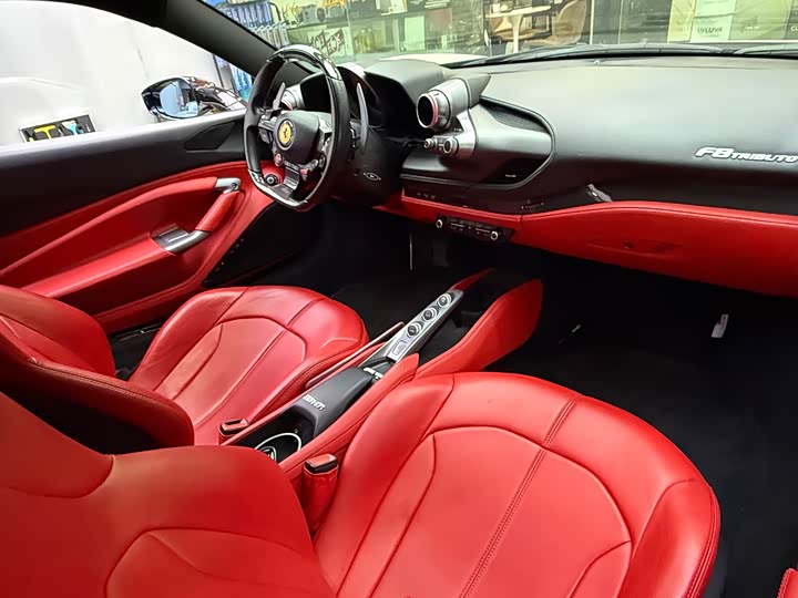 Фото 5 - Ferrari F8