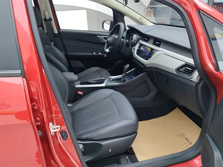 Фото 8 - Geely Vision X3