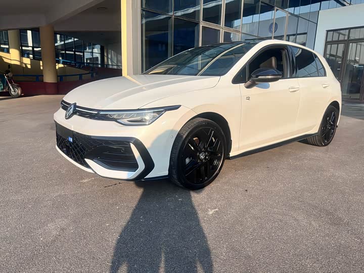 Фото 1 - Volkswagen Golf