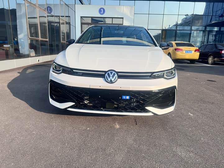 Фото 2 - Volkswagen Golf