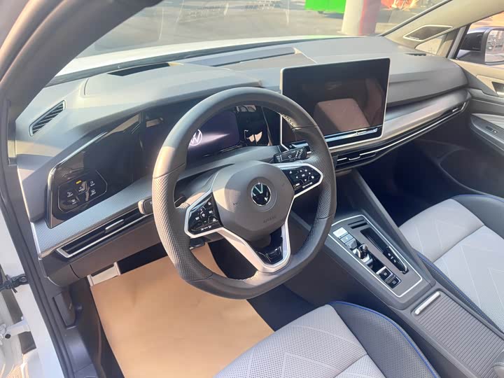 Фото 7 - Volkswagen Golf