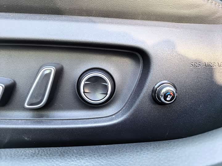 Фото 5 - Toyota Camry