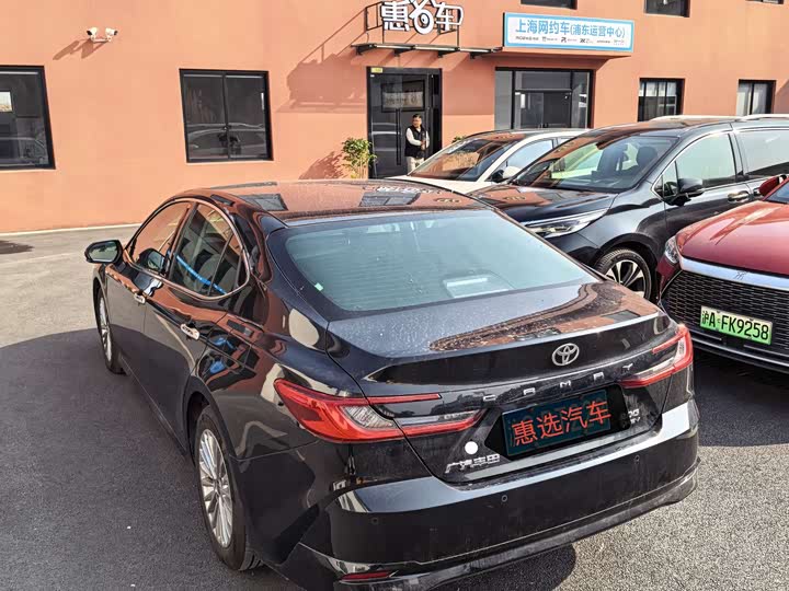 Фото 8 - Toyota Camry