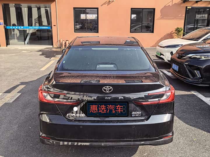 Фото 9 - Toyota Camry